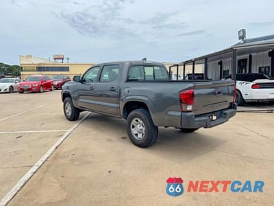 Trzecie zdjęcie samochodu z tyłu: 2018 TOYOTA TACOMA SR VIN:5TFAX5GN7JX104508 - miniatura