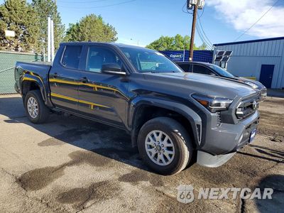 Czwarte zdjęcie samochodu z boku: 2024 TOYOTA TACOMA SR VIN:3TYLD5KN4RT004882 - miniatura