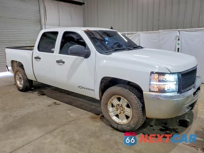 Czwarte zdjęcie samochodu z boku: 2013 CHEVROLET SILVERADO K1500 LT VIN:3GCPKSE7XDG309597 - miniatura