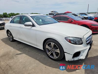 Czwarte zdjęcie samochodu z boku: 2020 MERCEDES-BENZ E 350 VIN:W1KZF8DB4LA815404 - miniatura