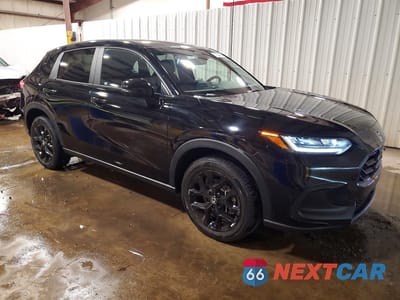 Czwarte zdjęcie samochodu z boku: 2023 HONDA HR-V SPORT VIN:3CZRZ2H59PM733691 - miniatura