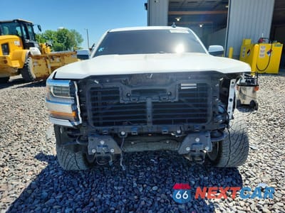 Piąte zdjęcie samochodu w środku: 2018 CHEVROLET SILVERADO K1500 LT VIN:3GCUKREC4JG416374 - miniatura