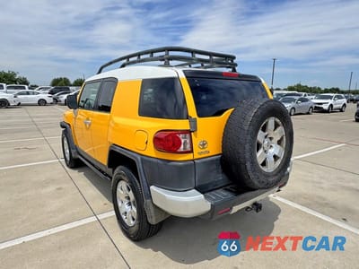 Trzecie zdjęcie samochodu z tyłu: 2007 TOYOTA FJ CRUISER BASE VIN:JTEBU11FX70045071 - miniatura