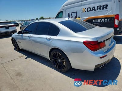 Drugie zdjęcie samochodu z przodu: 2013 BMW 750 I VIN:WBAYA8C50DC996858 - miniatura