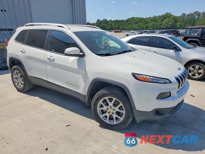 Czwarte zdjęcie samochodu z boku: 2016 JEEP CHEROKEE LATITUDE VIN:1C4PJMCS1GW279174 - miniatura