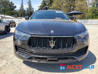 Piąte zdjęcie samochodu w środku: 2017 MASERATI LEVANTE S SPORT VIN:ZN661YUS9HX234284 - miniatura