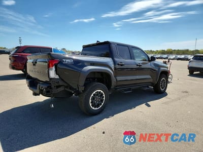 Trzecie zdjęcie samochodu z tyłu: 2025 TOYOTA TACOMA TRD OFF-ROAD VIN:3TMLB5JN4SM145315 - miniatura