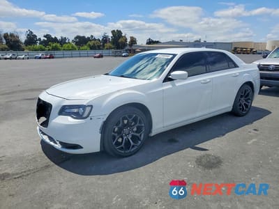 2019 CHRYSLER 300 S 2C3CCABG4KH697888 - główne zdjęcie licytacji z USA - miniatura