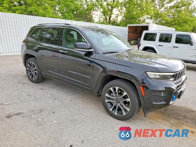 Czwarte zdjęcie samochodu z boku: 2023 JEEP GRAND CHEROKEE OVERLAND 4XE VIN:1C4RJYD64P8787466 - miniatura