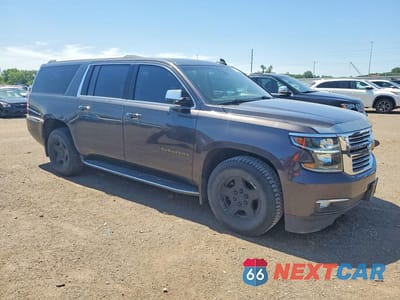 Czwarte zdjęcie samochodu z boku: 2017 CHEVROLET SUBURBAN K1500 PREMIER VIN:1GNSKJKC7HR308281 - miniatura