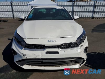 Piąte zdjęcie samochodu w środku: 2024 KIA FORTE LXS VIN:3KPF24AD6RE725460 - miniatura
