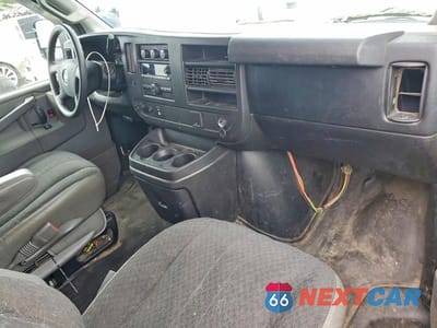 Zdjęcie 8 z 14 samochodu: 2018 CHEVROLET EXPRESS G2 - DELIVERY VAN VIN:1GCWGAFGXJ1907026 - miniatura