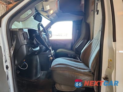 Zdjęcie 7 z 13 samochodu: 2022 GMC SAVANA DELIVERY TRUCK VIN:1GD07SF75N1226463 - miniatura