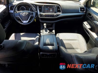 Zdjęcie 8 z 13 samochodu: 2017 TOYOTA HIGHLANDER LE PLUS VIN:5TDBZRFH2HS427947 - miniatura