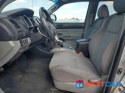 Zdjęcie 7 z 12 samochodu: 2015 TOYOTA TACOMA V6 VIN:3TMLU4EN7FM178586 - miniatura