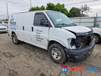 Czwarte zdjęcie samochodu z boku: 2018 CHEVROLET EXPRESS G2500 VIN:1GCWGAFGXJ1337111 - miniatura