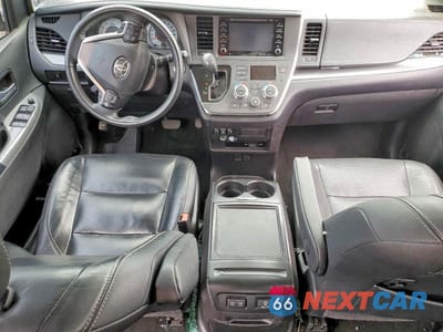 Zdjęcie 8 z 13 samochodu: 2018 TOYOTA SIENNA SE PREMIUM 8-PASSENGER VIN:5TDXZ3DC1JS931101 - miniatura