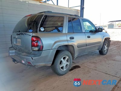 Trzecie zdjęcie samochodu z tyłu: 2005 CHEVROLET TRAILBLAZER LS VIN:1GNDT13S752205233 - miniatura