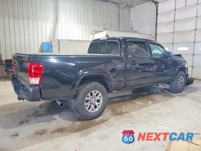 Trzecie zdjęcie samochodu z tyłu: 2017 TOYOTA TACOMA SR5 V6 VIN:5TFDZ5BN5HX016789 - miniatura