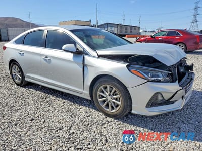 Czwarte zdjęcie samochodu z boku: 2018 HYUNDAI SONATA SE VIN:5NPE24AF5JH598343 - miniatura
