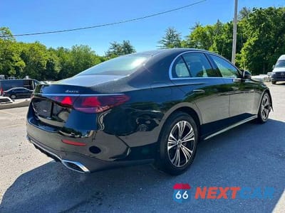 Trzecie zdjęcie samochodu z tyłu: 2024 MERCEDES-BENZ E 350 4MATIC VIN:W1KLF4HB3RA007028 - miniatura