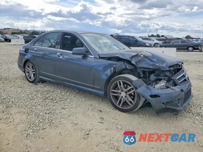 Czwarte zdjęcie samochodu z boku: 2013 MERCEDES-BENZ C 250 VIN:WDDGF4HB6DA865071 - miniatura