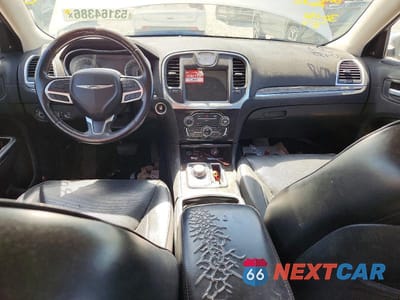 Zdjęcie 8 z 12 samochodu: 2018 CHRYSLER 300 LIMITED VIN:2C3CCAEGXJH145936 - miniatura