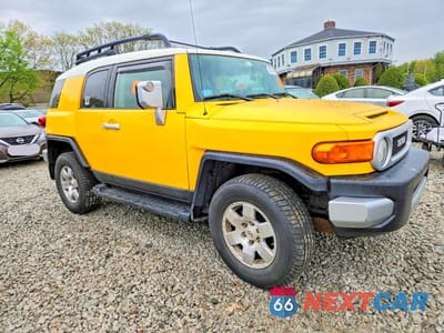 Czwarte zdjęcie samochodu z boku: 2010 TOYOTA FJ CRUISER BASE VIN:JTEBU4BF8AK071843 - miniatura