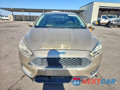 Piąte zdjęcie samochodu w środku: 2018 FORD FOCUS SE VIN:1FADP3F20JL204018 - miniatura