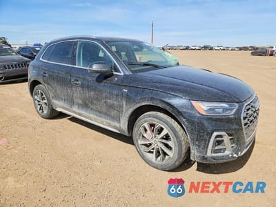 Czwarte zdjęcie samochodu z boku: 2021 AUDI Q5 PROGRESSIV VIN:WA1EAAFYXM2114369 - miniatura
