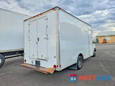 Trzecie zdjęcie samochodu z tyłu: 2014 CHEVROLET EXPRESS DELIVERY TRUCK VIN:1GB3G3BGXE1116817 - miniatura