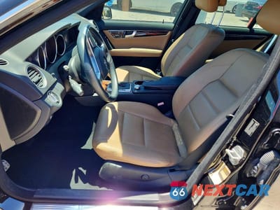 Zdjęcie 7 z 12 samochodu: 2012 MERCEDES-BENZ C 250 VIN:WDDGF4HB3CR209166 - miniatura