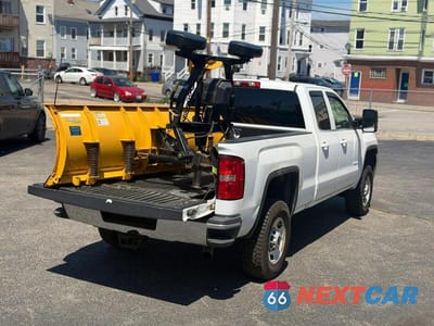 Czwarte zdjęcie samochodu z boku: 2016 GMC SIERRA K2500 HEAVY DUTY VIN:1GT22REG5GZ252779 - miniatura