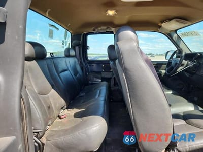Zdjęcie 10 z 12 samochodu: 2005 CHEVROLET SILVERADO K2500 HEAVY DUTY VIN:1GCHK29U25E203934 - miniatura