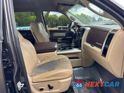 Piąte zdjęcie samochodu w środku: 2015 RAM 2500 LARAMIE VIN:3C6UR5FL7FG673076 - miniatura