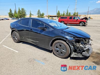 Czwarte zdjęcie samochodu z boku: 2024 TOYOTA PRIUS LE VIN:JTDACAAU1R3045303 - miniatura