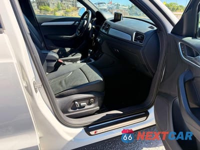 Piąte zdjęcie samochodu w środku: 2018 AUDI Q3 PREMIUM VIN:WA1BCCFS2JR018632 - miniatura