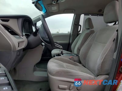 Zdjęcie 7 z 13 samochodu: 2017 TOYOTA SIENNA LE VIN:5TDKZ3DC3HS880561 - miniatura