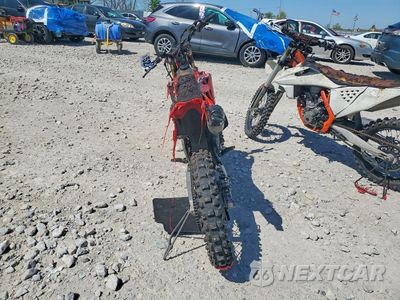 Czwarte zdjęcie samochodu z boku: 2022 HONDA CRF250 R VIN:JH2ME1231NK402726 - miniatura