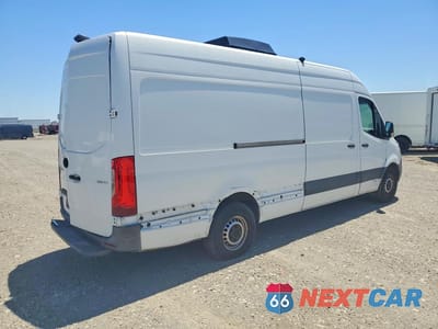 Trzecie zdjęcie samochodu z tyłu: 2019 MERCEDES BENZ SPRINTER 2500 REFRIGERATED DELIVERY VAN VIN:WD4PF1CD1KP070284 - miniatura