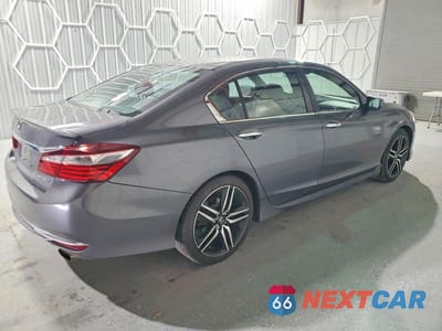 Trzecie zdjęcie samochodu z tyłu: 2017 HONDA ACCORD SPORT VIN:1HGCR2F60HA110127 - miniatura