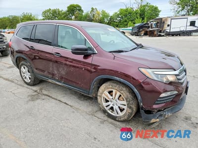Czwarte zdjęcie samochodu z boku: 2017 HONDA PILOT LX VIN:5FNYF6H15HB063464 - miniatura