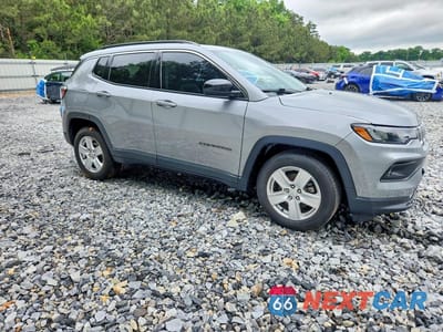Czwarte zdjęcie samochodu z boku: 2022 JEEP COMPASS LATITUDE VIN:3C4NJCBB2NT112909 - miniatura