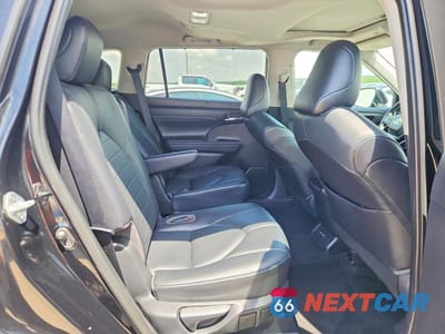 Zdjęcie 11 z 13 samochodu: 2021 TOYOTA HIGHLANDER XLE VIN:5TDGZRBHXMS120399 - miniatura