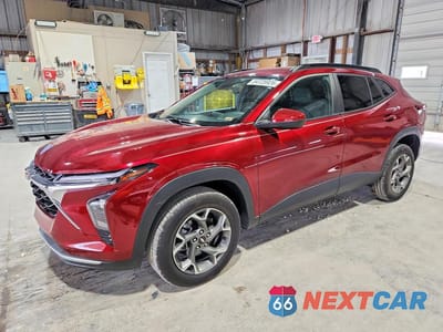 2025 CHEVROLET TRAX 1LT KL77LHEP6SC236435 - główne zdjęcie licytacji z USA - miniatura