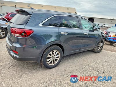 Trzecie zdjęcie samochodu z tyłu: 2019 KIA SORENTO LX VIN:5XYPG4A3XKG604369 - miniatura