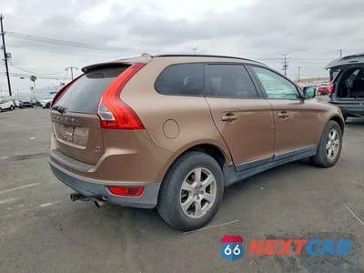 Trzecie zdjęcie samochodu z tyłu: 2010 VOLVO XC60 3.2 VIN:YV4982DZ6A2066298 - miniatura