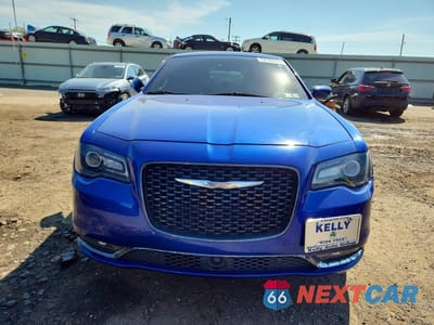 Piąte zdjęcie samochodu w środku: 2018 CHRYSLER 300 S VIN:2C3CCAGG6JH296575 - miniatura