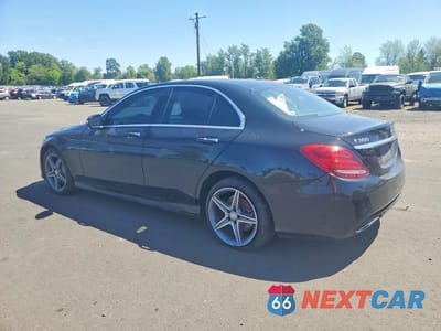 Drugie zdjęcie samochodu z przodu: 2015 MERCEDES-BENZ C 300 4MATIC VIN:55SWF4KB8FU030760 - miniatura