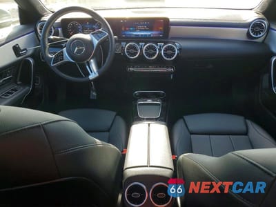 Zdjęcie 8 z 12 samochodu: 2025 MERCEDES-BENZ CLA 250 4MATIC VIN:W1K5J4HB0SN525619 - miniatura